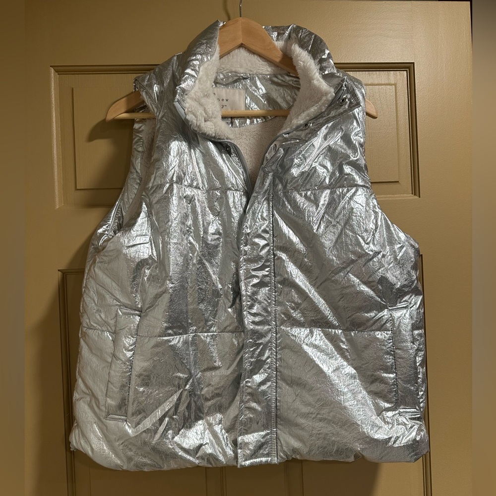 Puffer VEST NWT Womens Silver lined with Faux Fur Size M